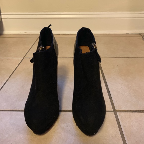 Thick heel shoe with a platform on the front - Picture 1 of 5